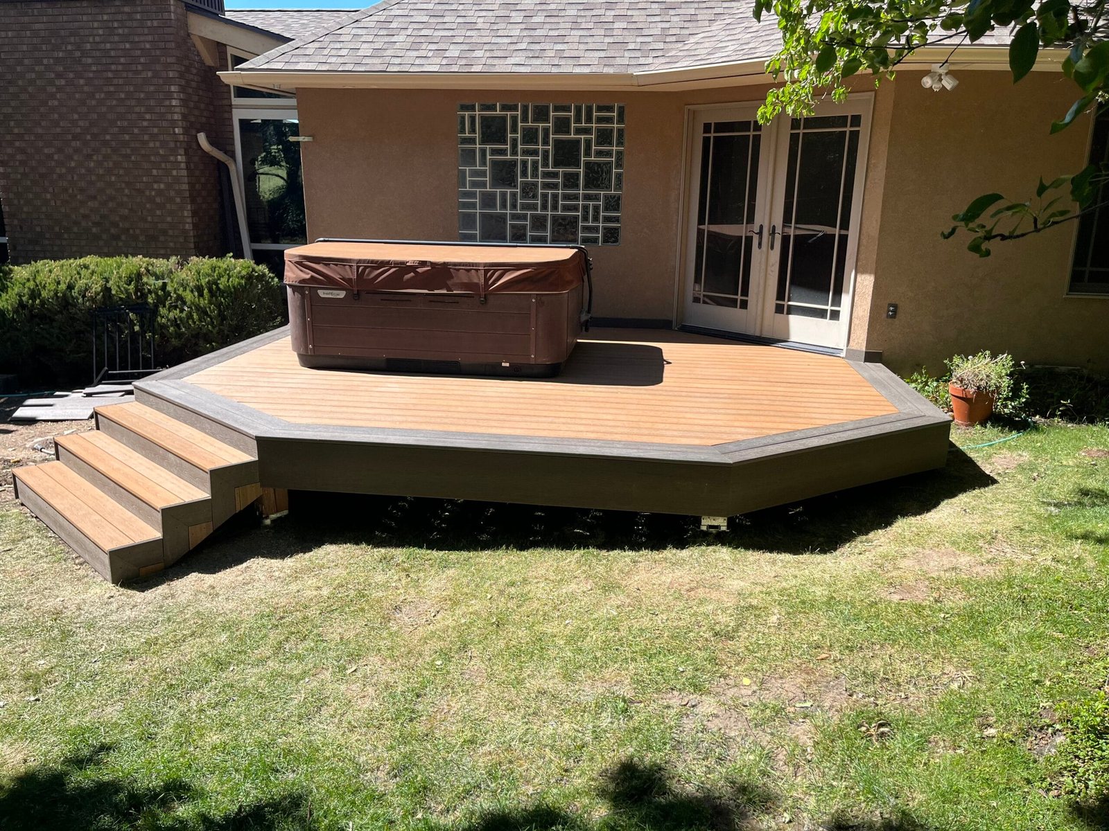 Composite hot tub deck with stairs